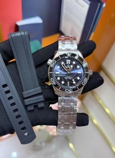 OMEGA Seamaster Diver 300M James Bond 007 Edition